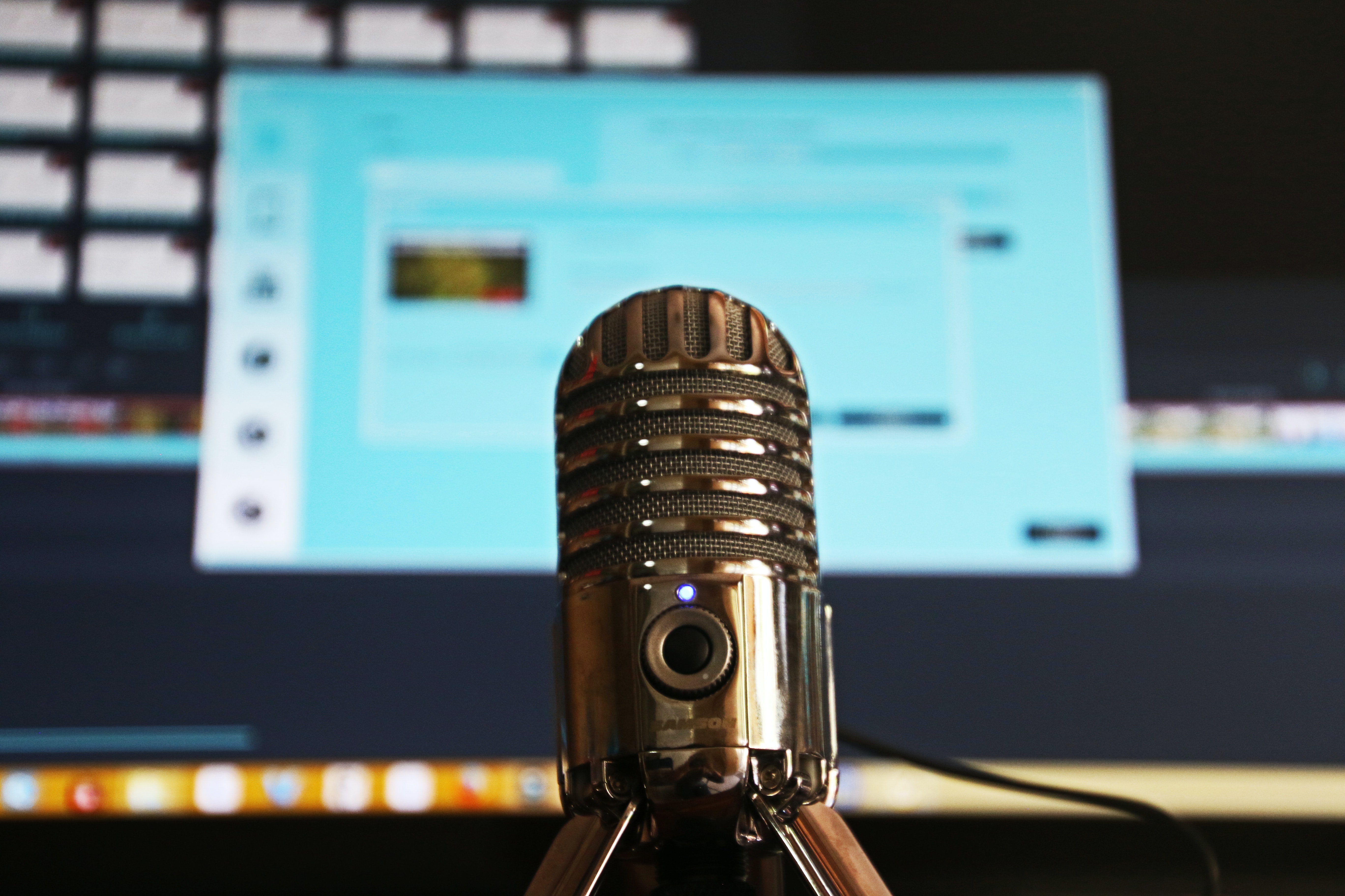 Golden Podcast Mic - Photo by Magda Ehlers from Pexels